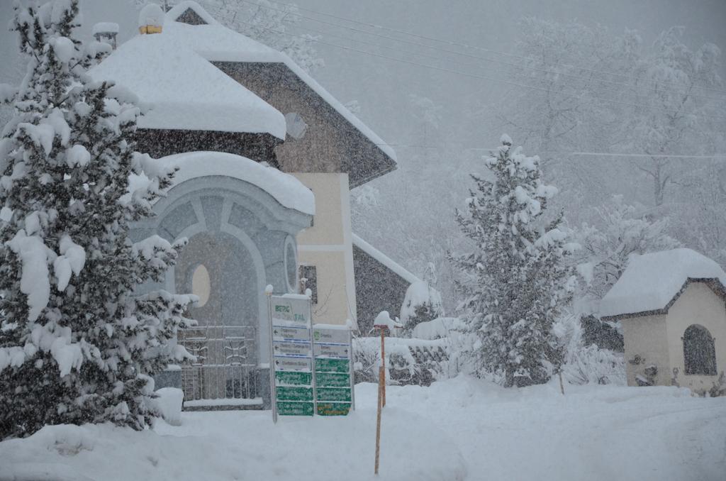 Gasthof Zur Schmiede Berg im Drautal Ngoại thất bức ảnh